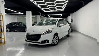 Miniatura de Peugeot 208 - Foto 1