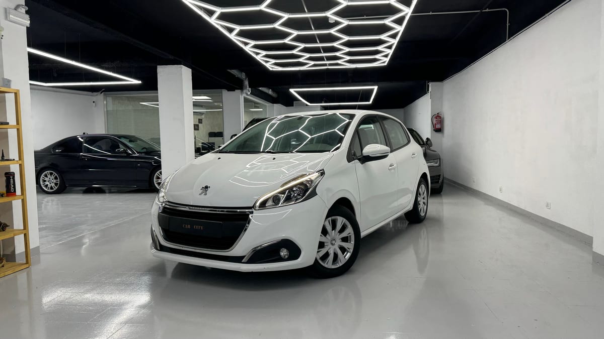 Coche de segunda mano Peugeot 208 en Barcelona - Vista 1