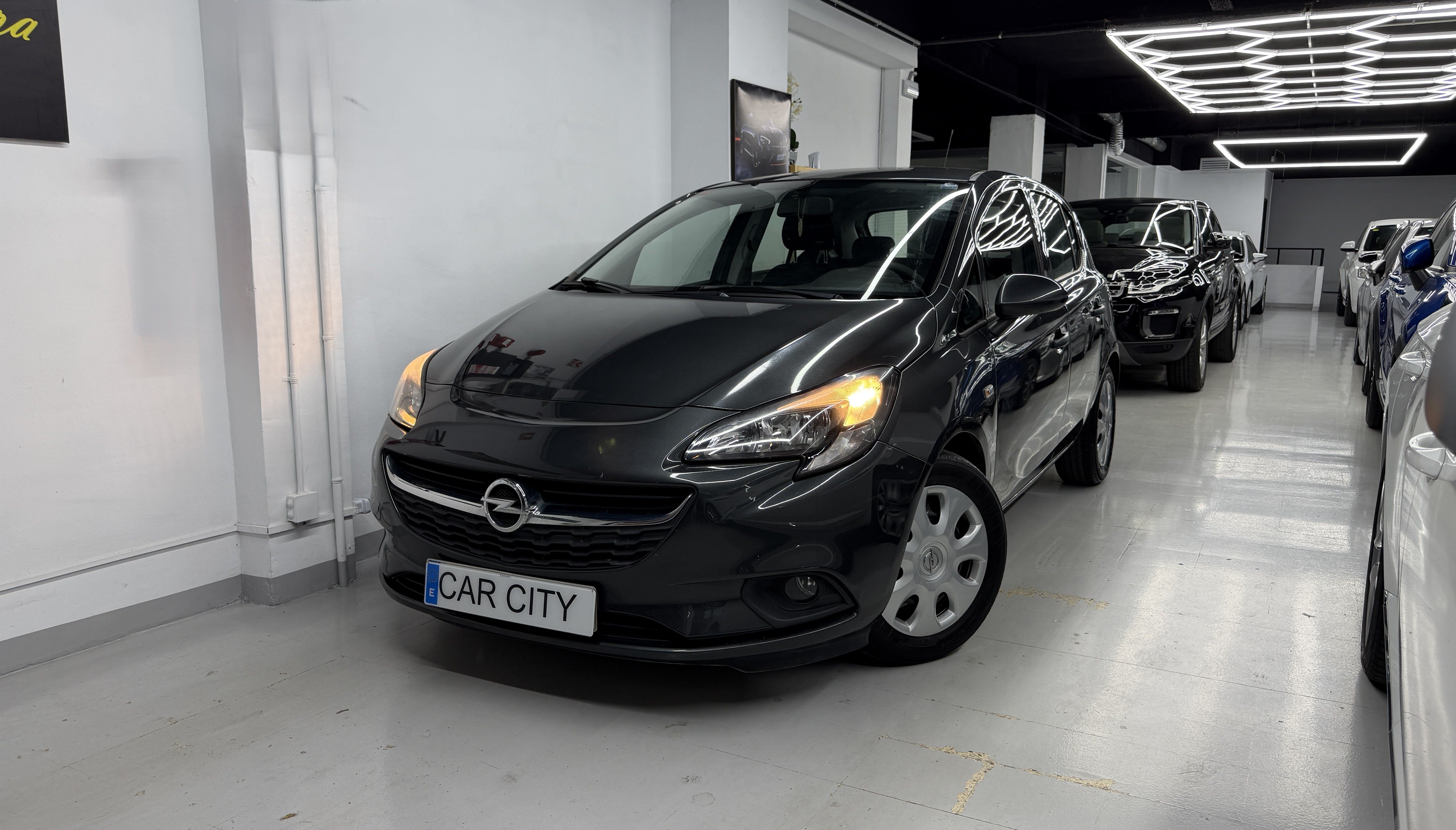 Coche de segunda mano Opel Corsa E en Barcelona - Vista 1